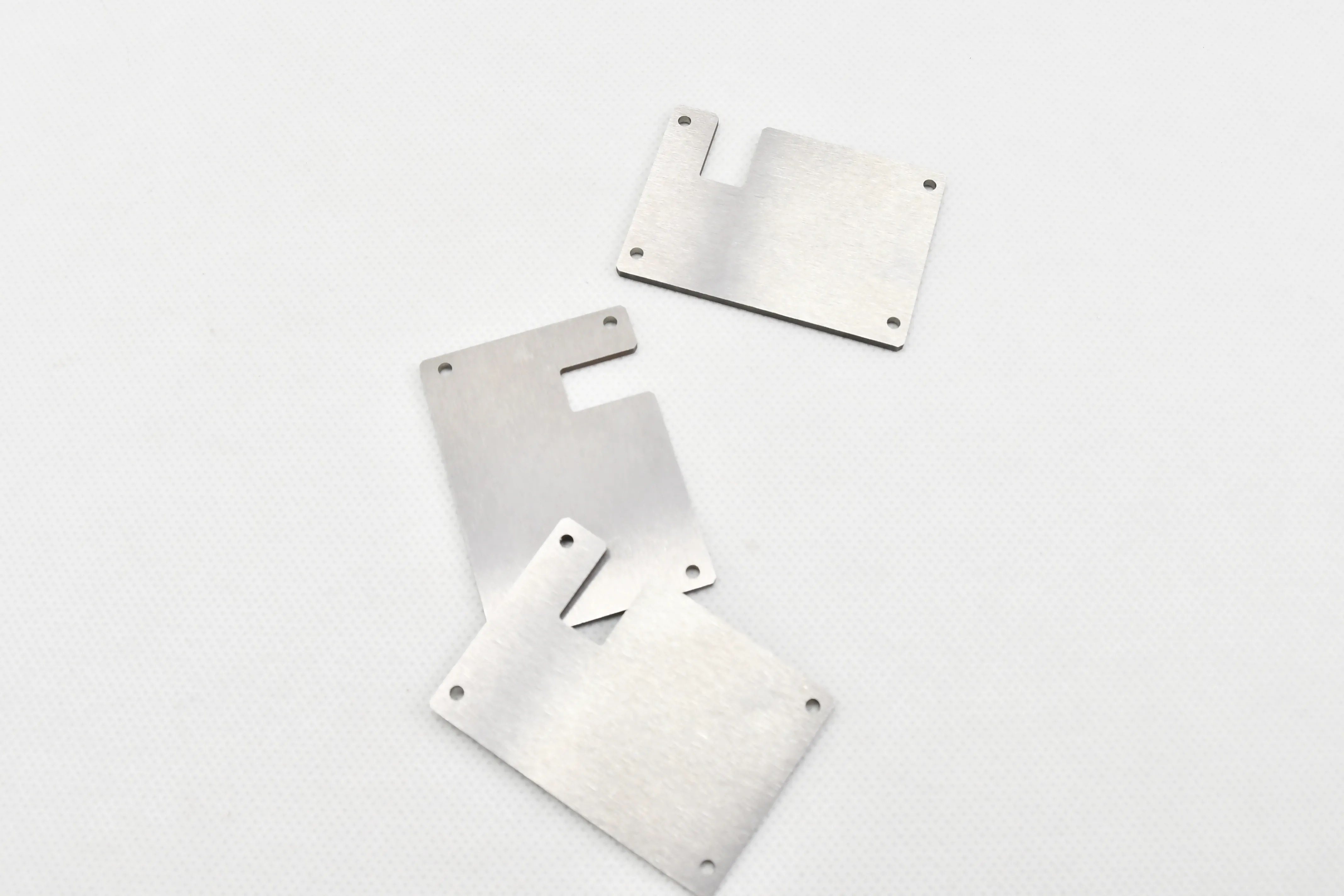 Perisai aloi tungsten  